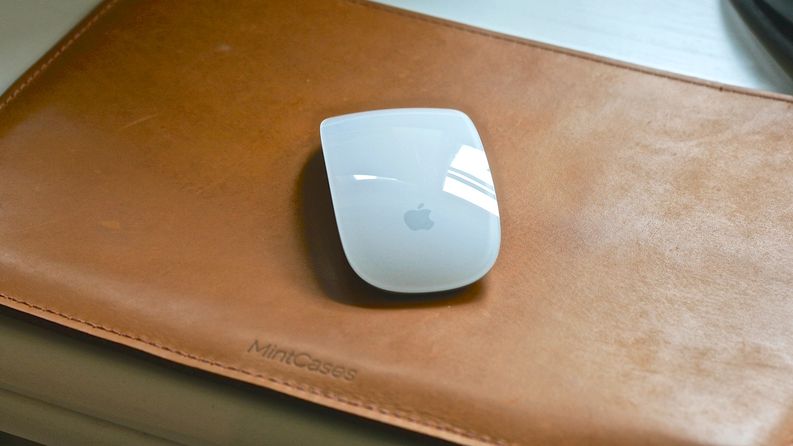 Mint Case oli mahtava löytö Etsy:stä uudelle MacBook Pro:lle. Toimii myös hyvänä hiirimattona ja on aina mukana.