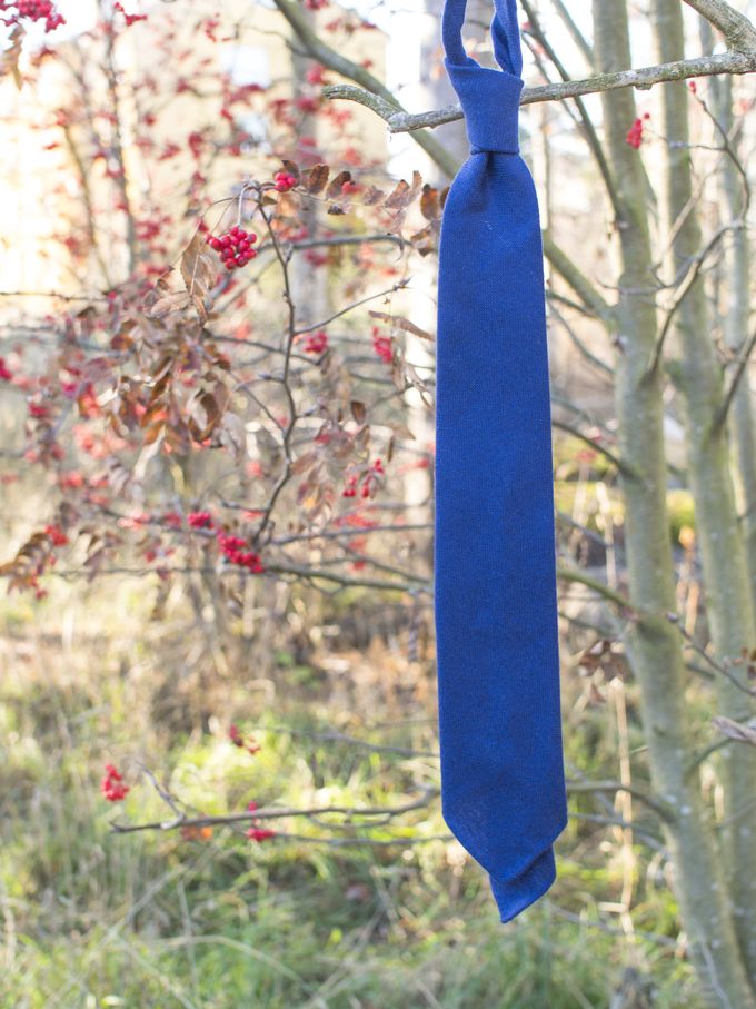 ​Blue/navy handrolled four fold pure cashmere tie.​