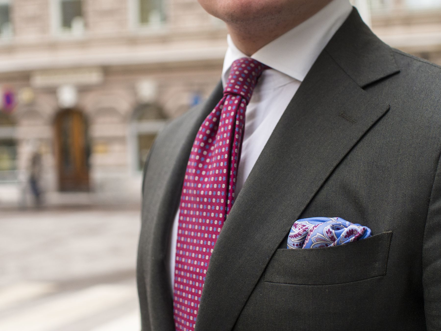 Guide: How to Combine Your Pocket Square and Tie