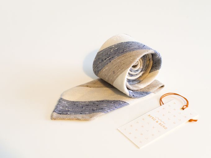 ​Handrolled linen / raw silk / cotton tie.​