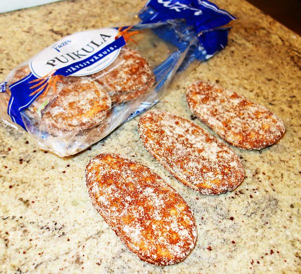 Frysta bröd på stenbänk + några minuter = tinat och klart att äta.