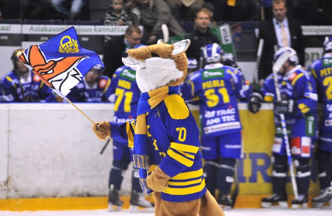 Ketun tasapaino pysyy todistetusti myös jäällä. Näyte vuodelta 2010.