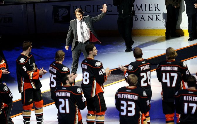 Teemu Selänteen uraa kunnioitettiin Anaheimissa.