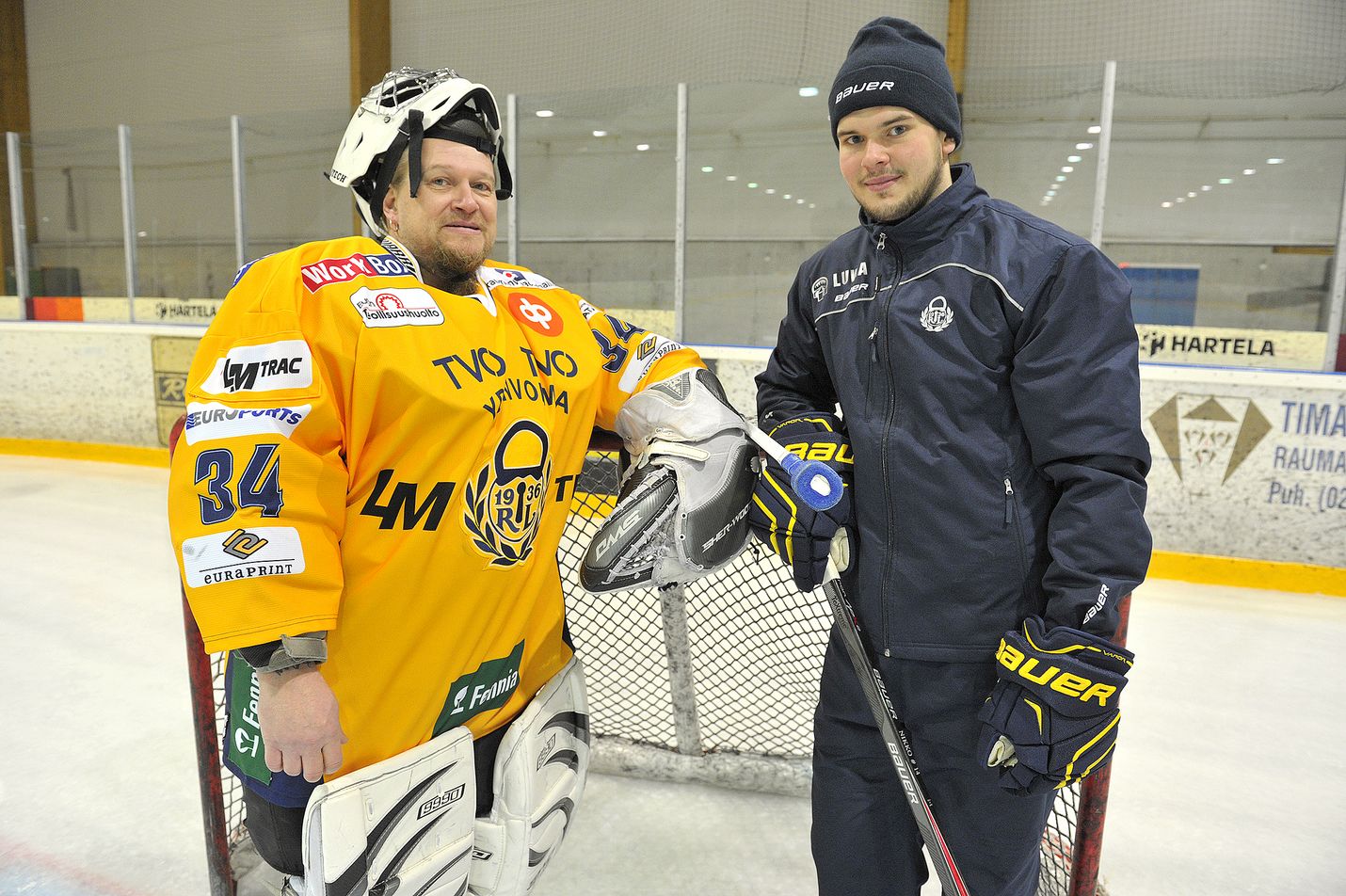 Kimmo Saarikko ja Joni Nikko kisailivat harkkahallissa hyvässä hengessä. Kuva: Juha Sinisalo
