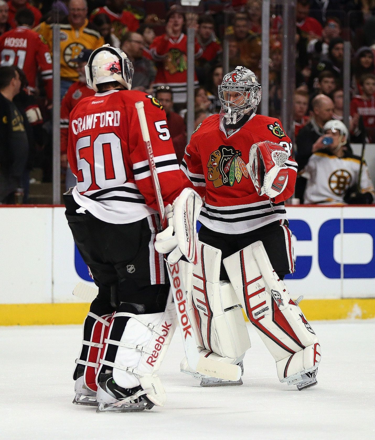 Antti Raanta tuli Corey Crawfordin tilalle kesken pelin.