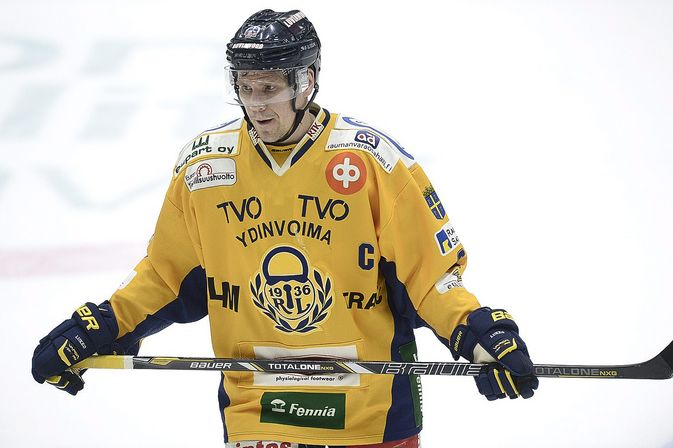 Ilkka Mikkola pääsee aloittamaan pudotuspelit kotikentällä.