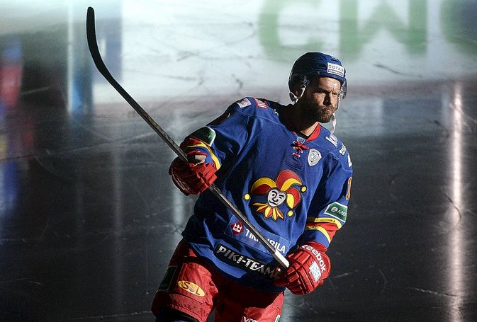 Jere Karalahti oli vielä torstaina kaatamassa Pietarin SKA:ta.