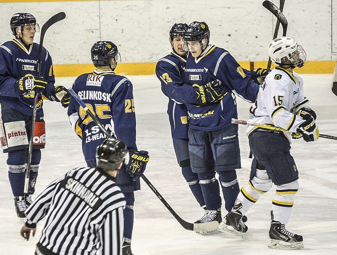 Juho Jokiharju kuului Lukon A-nuorten avainpelaajiin. Joukkue jäi kirpaisevan niukasti pudotuspelien ulkopuolelle.