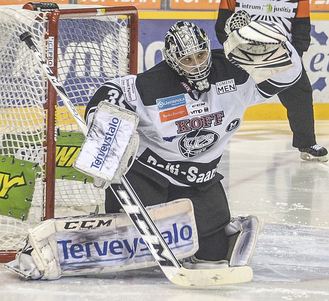 Teemu Lassila piti maalinsa puhtaana Äijänsuolla.