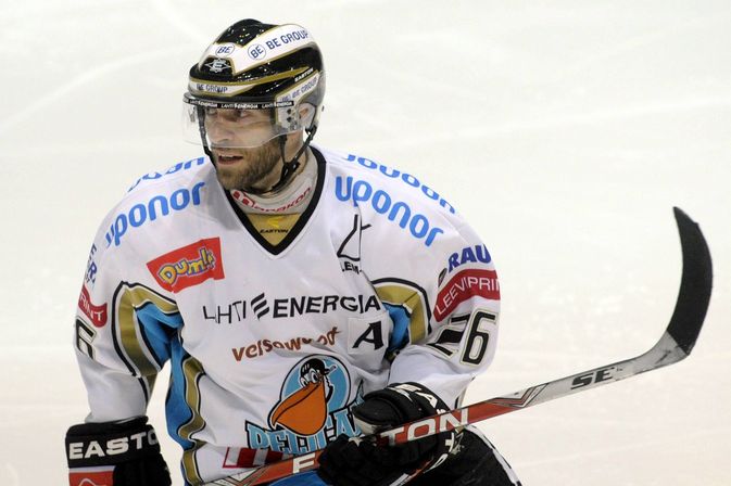 Jan Latvala on pelannut jo 1154 liigapeliä, eikä loppua näy. Kuva: Jussi Nukari.