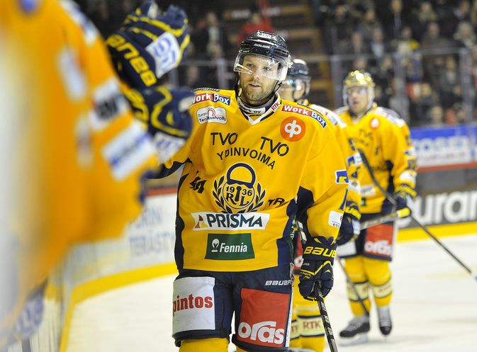 Lukon ykkösketju tasoitti pelin 4-4:ään.