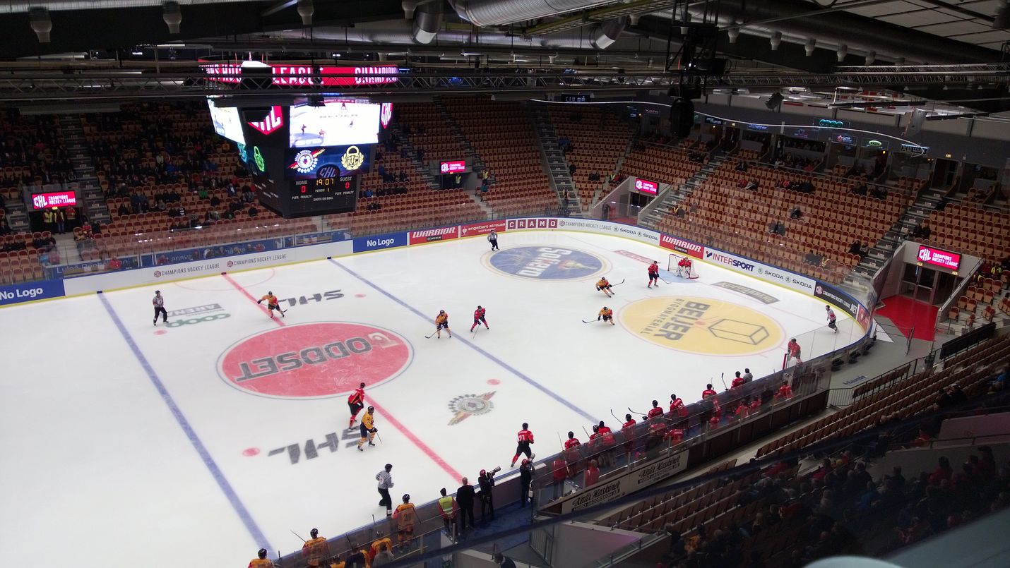 Tilaa oli. Luulaja isännöi Lukkoa CHL:n alkusarjassa.