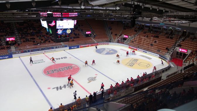 Tilaa oli. Luulaja isännöi Lukkoa CHL:n alkusarjassa.