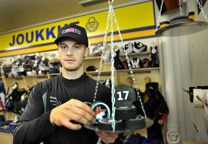 Simon Nielsen on kuulunut Tanskan maajoukkueeseen kuusissa MM-kisoissa ja torjunut arvokisatasolla 10 ottelua.