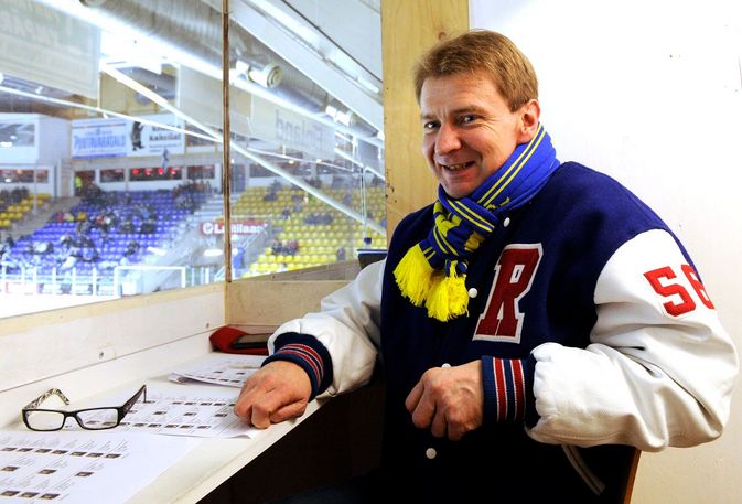 Risto Leino selostaa suorina Lukon ottelut Pitsiturnauksessa.