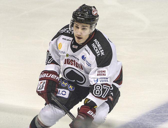 Aleksi Saarelan kausi ei ole mennyt odotetusti. Lukosta Ässiin vaihtanut hyökkääjä on tehnyt 33 liigaottelussa vain 3+5 tehopistettä.