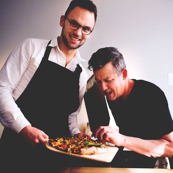 Tillsammans med mästerkockdeltagaren Oskar Montano (t.v.) har Anders Östblom öppnat pizzeria. Foto: privat.