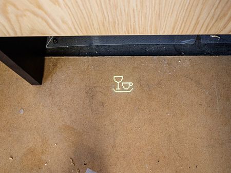 Smart lösning med inbyggt diskmaskin: projicerad display.