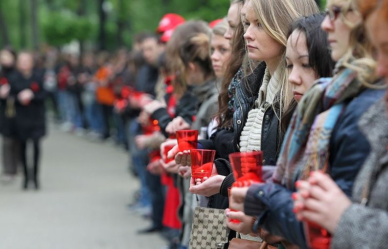 Aidsiin menehtyneiden muistopäivä toukokuussa 2011 Moskovassa. Kuva: Sergei Ilnitsky / EPA​