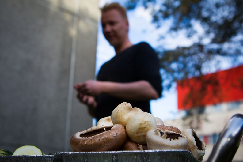 Portobello-sienet grilliin jussina! Kuva: Tuomo Björksten / Yle​