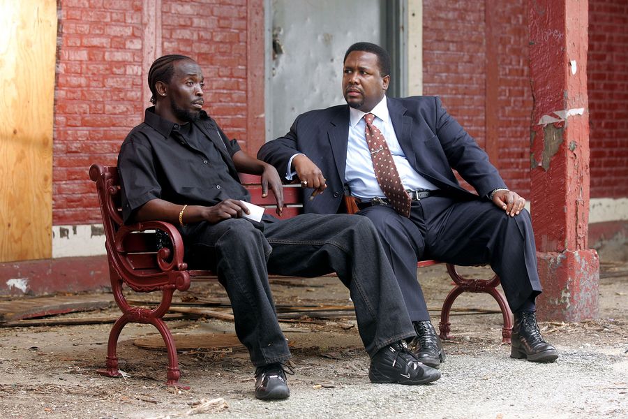 Omar Little (Michael K. Williams) ja etsivä William "Bunk" Moreland (Wendell Pierce). Yle on esittänyt sarjaa kanavillaan. Kuva on kolmoskauden kuudennesta osasta, joka esitettiin TV2:ssa viime vuoden elokuussa. Kuva: HBO / Yle Kuvapalvelu