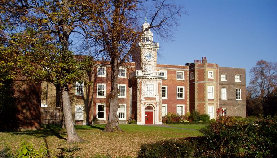 Bruce Court. Kuva: Wikipedia Commons