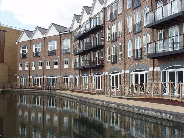Brentfordin kanava-allas Lontoon Hounslowssa. Kuva: Wikipedia Commons.