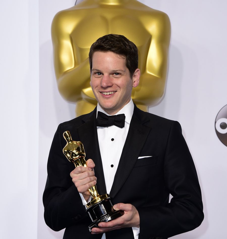 Graham Moore Oscar-gaalassa. EPA/PAUL BUCK