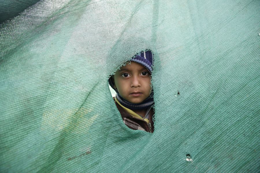 Kymmenet tuhannet nepalilaiset asuvat teltoissa tai taivasalla maanjäristyksen tuhottua asuinrakennuksia. EPA/NARENDRA SHRESTHA