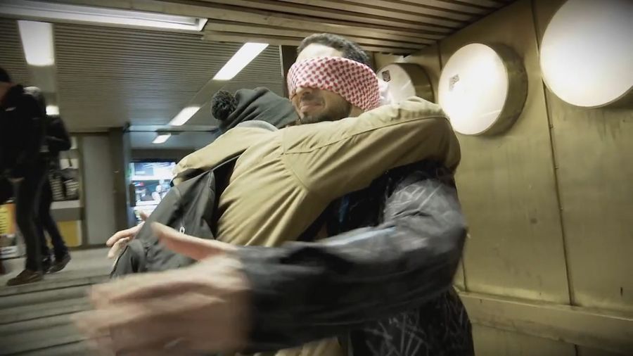 Sadek Elwan otti halauksia vastaan Helsingin asematunnelissa.