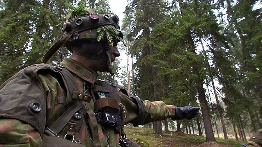 Puolustusvoimien lähettämä reserviläiskirje saapuu tällä viikolla lähes 900 000 suomalaiselle. Siviilipalveluksen käyneitä ei lähestytä samaan tapaan. Kuva: Yle