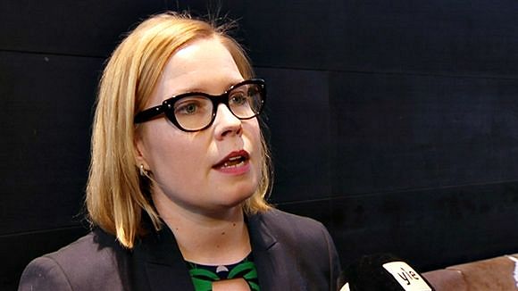 Sosiaali- ja terveysministeri Laura Räty (kok). Kuva: YLE​