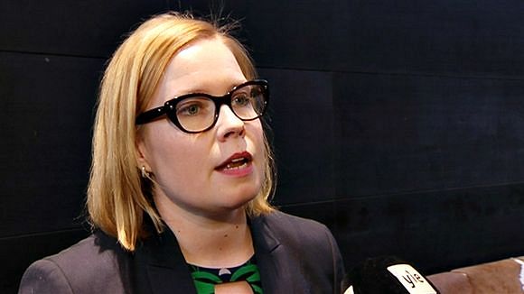 Sosiaali- ja terveysministeri Laura Räty (kok). Kuva: YLE