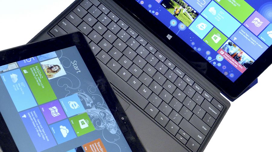 Microsoft Surface -tabletti esittelyssä vuonna 2012. Kuva: EPA / Justin Lane