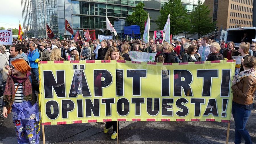 Koulutusleikkausten vastainen mielenosoitus Helsingin keskustassa. Kuva: Jaana Lampinen / Yle
