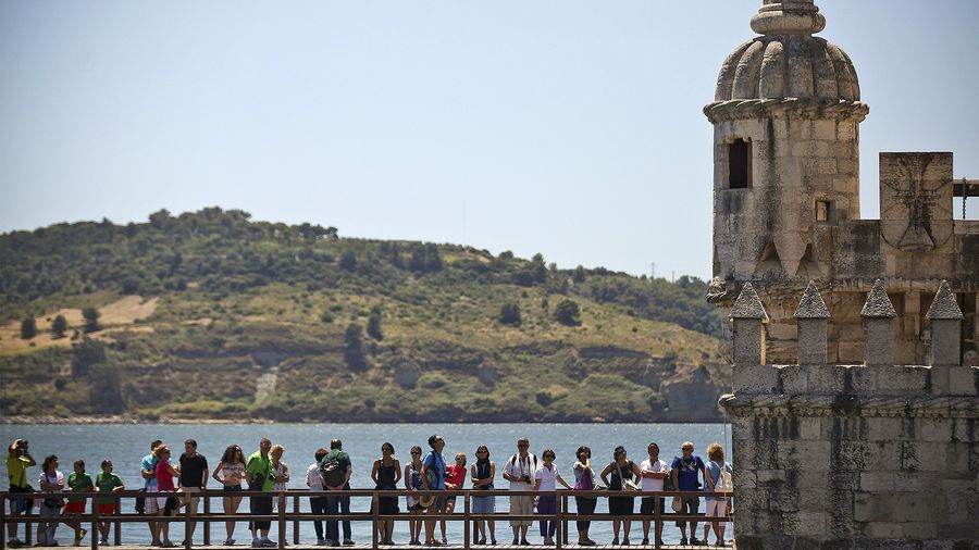 Turistit Portugalissa. Kuva: EPA/Mario Cruz