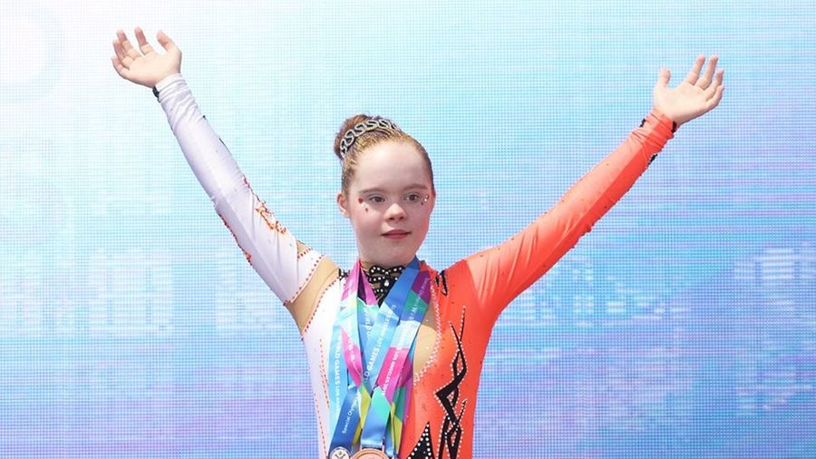 Voimistelija Saga Hännisen mitalituuletus. Kuva: Lauri Jaakkola / Suomen Vammaisurheilu- ja liikunta