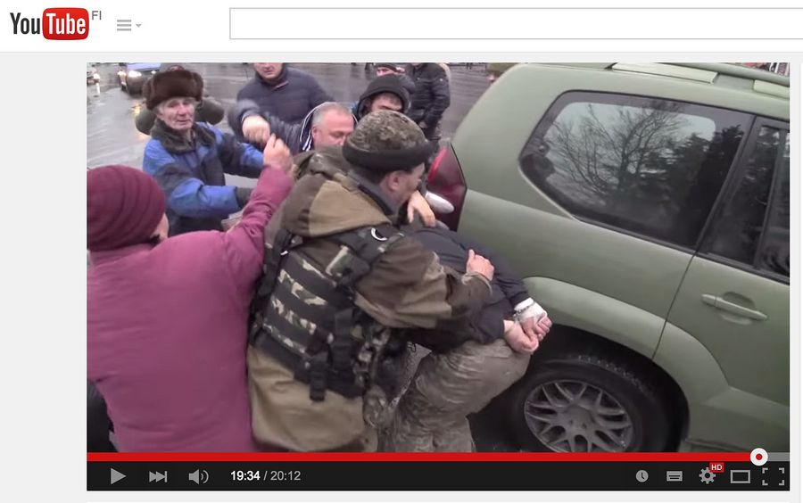 Tammikuun lopussa anonyymitilit levittivät Twitterissä ja Facebookissa Youtube-videota, jossa separatistit nöyryyttävät ja pahoinpitelevät ukrainalaisia sotavankeja Venäjän valtiollisten tv-kanavien toimittajien kuvatessa taustalla. Maaliskuun alussa videolla oli yli 1,2 miljoonaa katselukertaa.