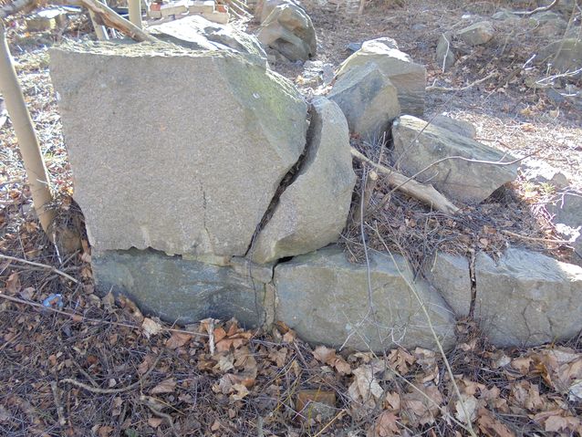 Raunioromantiikkaa: osa vanhaa kivijalkaa​​