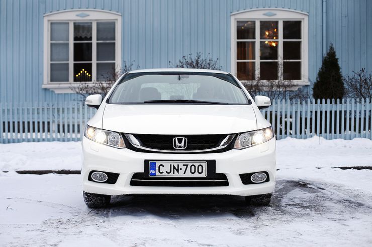 Suomeen Civic Sedania tuodaan ainoastaan automaattivaihteisena ja kattavalla Executive-varustetasolla.