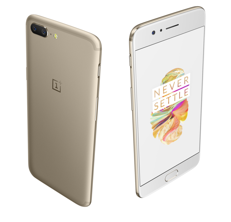 OnePlus 5 Soft Gold on edestä valkoinen.