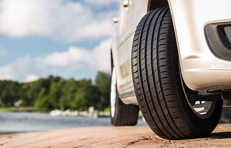 Nokian Hakka Blue -kesärengas sopii keskikokoisiin ja tehokkaisiin autoihin.