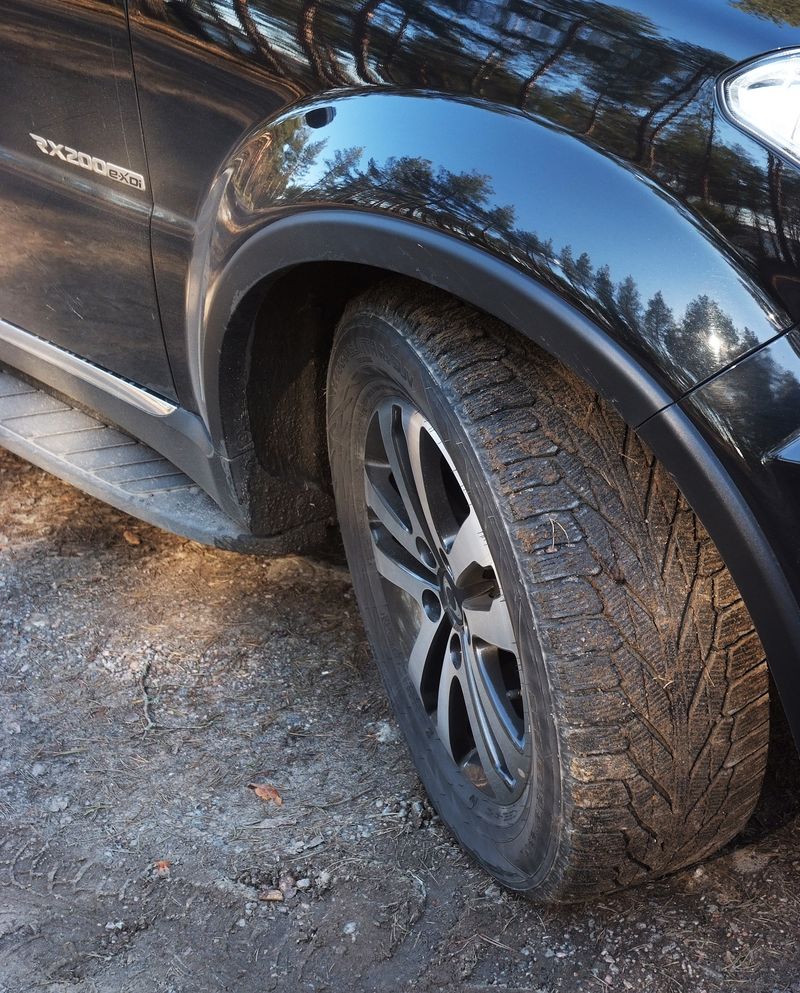 R SUV