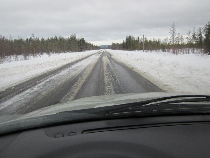 Rovaniemi-Kemijärvi, välillä oli hiukan enempi sulaa tieuraa, mutta kesäkelistä kaukana...