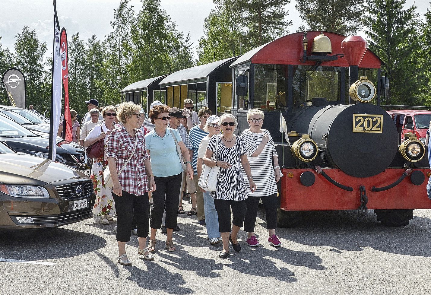 Kake-kaupunkijuna kuljettaa yleisöä Marva Median avoimien ovien -päivään viime vuoden tapaan. Kuva viime vuoden tapahtumasta. Kuva:LS-arkisto/ Pekka Lehmuskallio