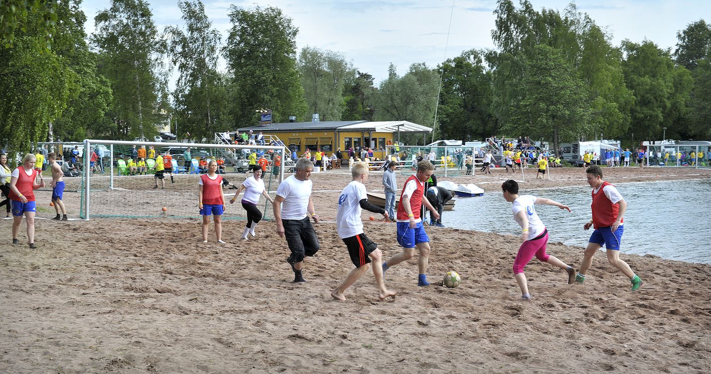Hiekkakentillä nähtiin jo perjantaina tiukkaa vääntöä. Kuva: Juha Sinisalo
