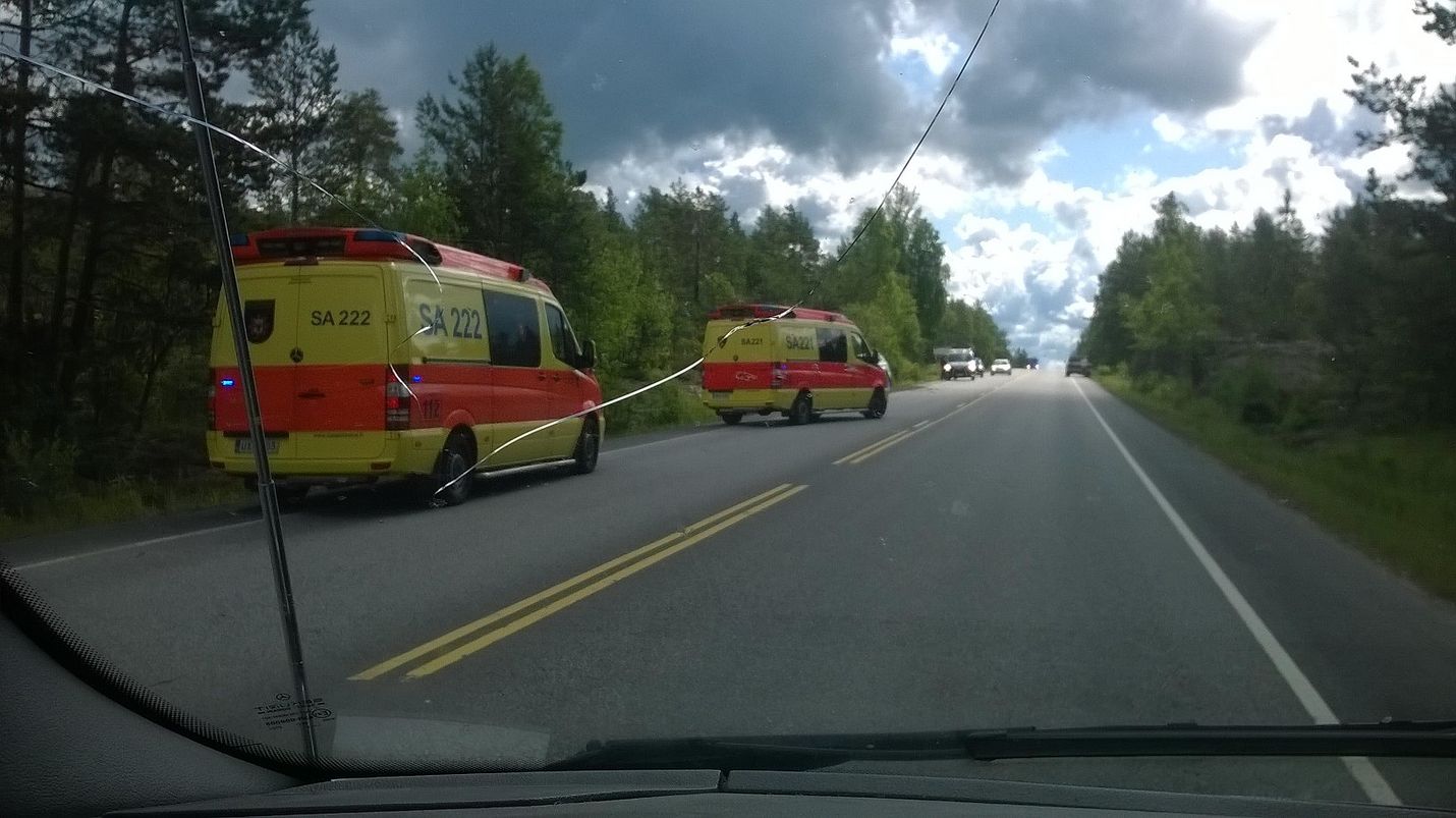 Ulosajossa loukkaantuneet on kuljetettu sairaalaan tutkittavaksi. Kuva: Lauri Kanerva