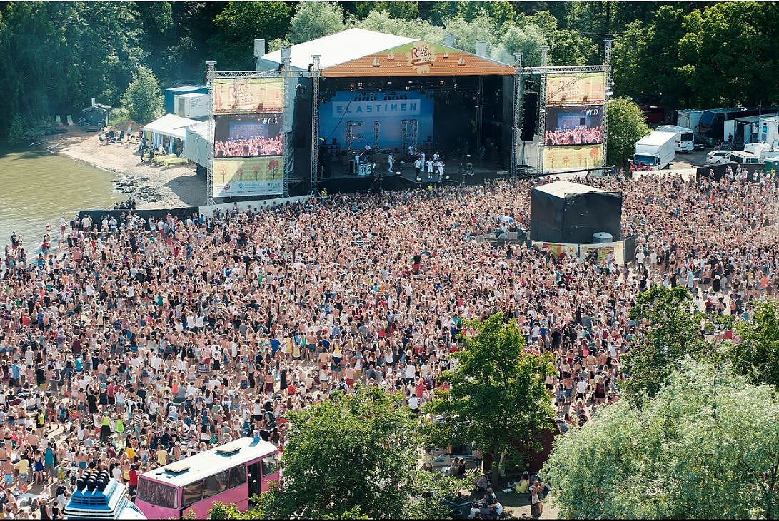 Ruisrockissa nähtiin viikonloppuna yleisöennätys. Kuva: Maria Kokljuschkin/Ruisrock 2015
