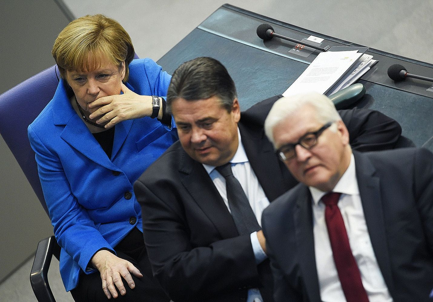 Liittokansleri Angela Merkel (vas.) ja varaliittokansleri, talous- ja energiaministeri Sigmar Gabriel (kesk.) ovat Saksan energiapolitiikan keskeisiä linjaajia.