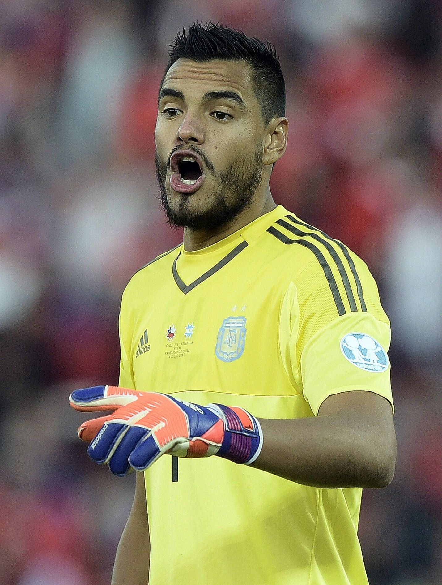 Sergio Romero tilkitsee Manchester Unitedin maalin.